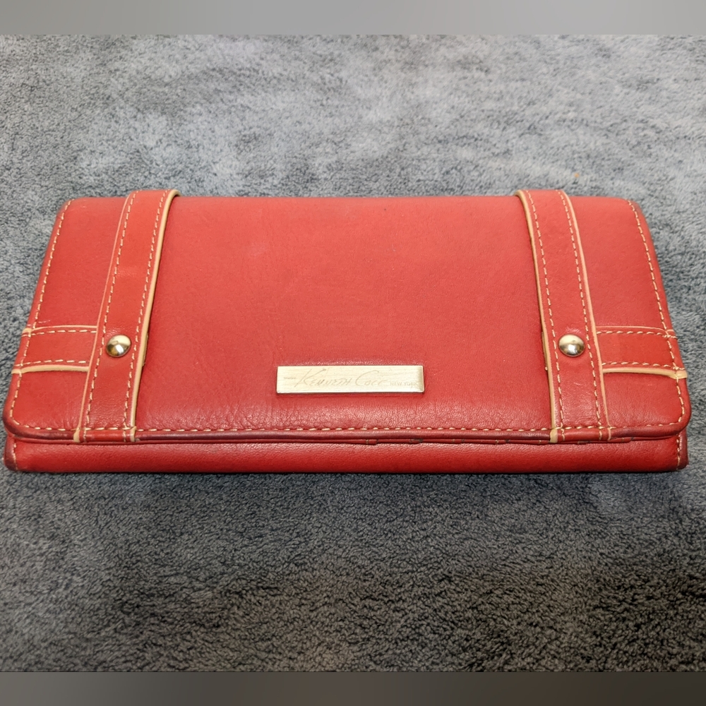 Kenneth Cole Genuine Leather Woman's clutch Wallet
